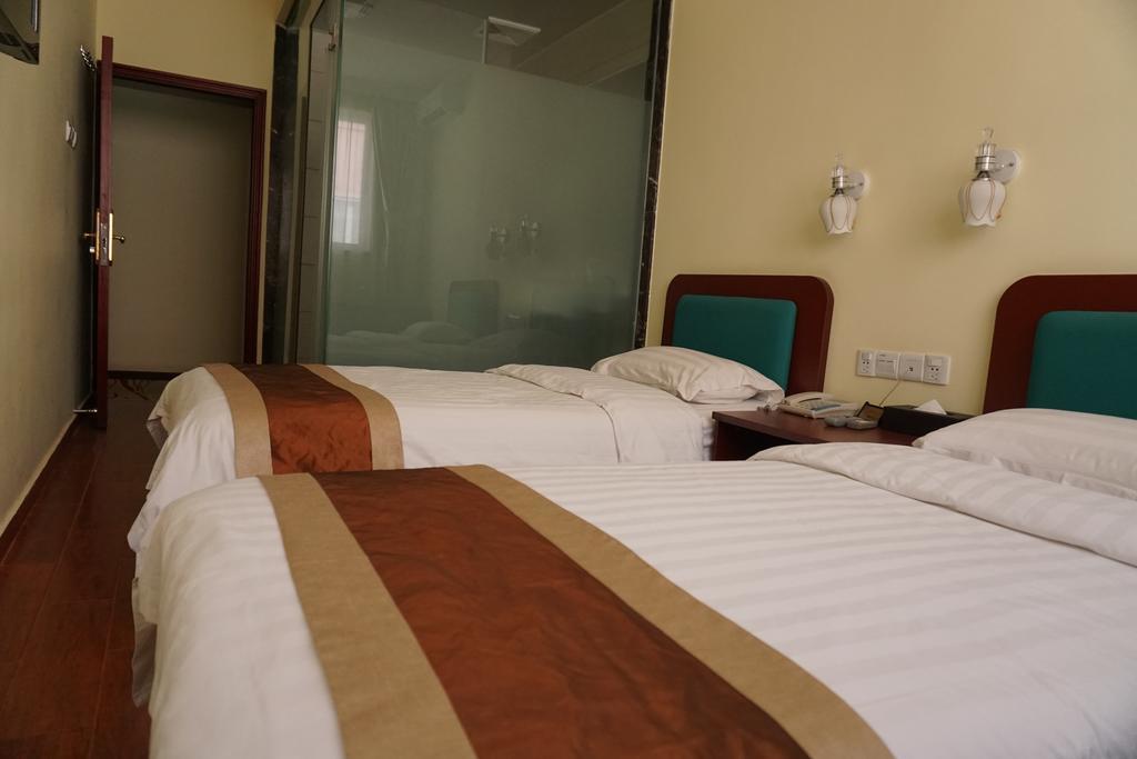 Guangdong Oversea Chinese Hotel Guangzhou Room photo