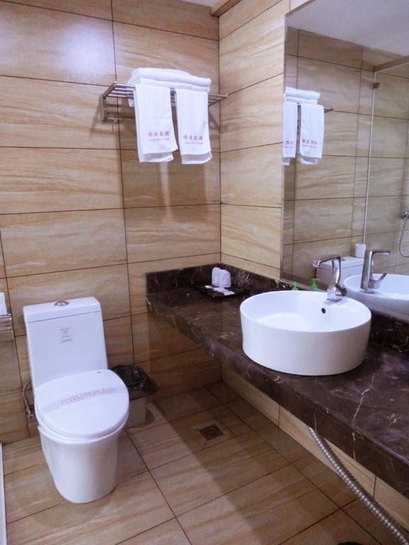 Guangdong Oversea Chinese Hotel Guangzhou Room photo